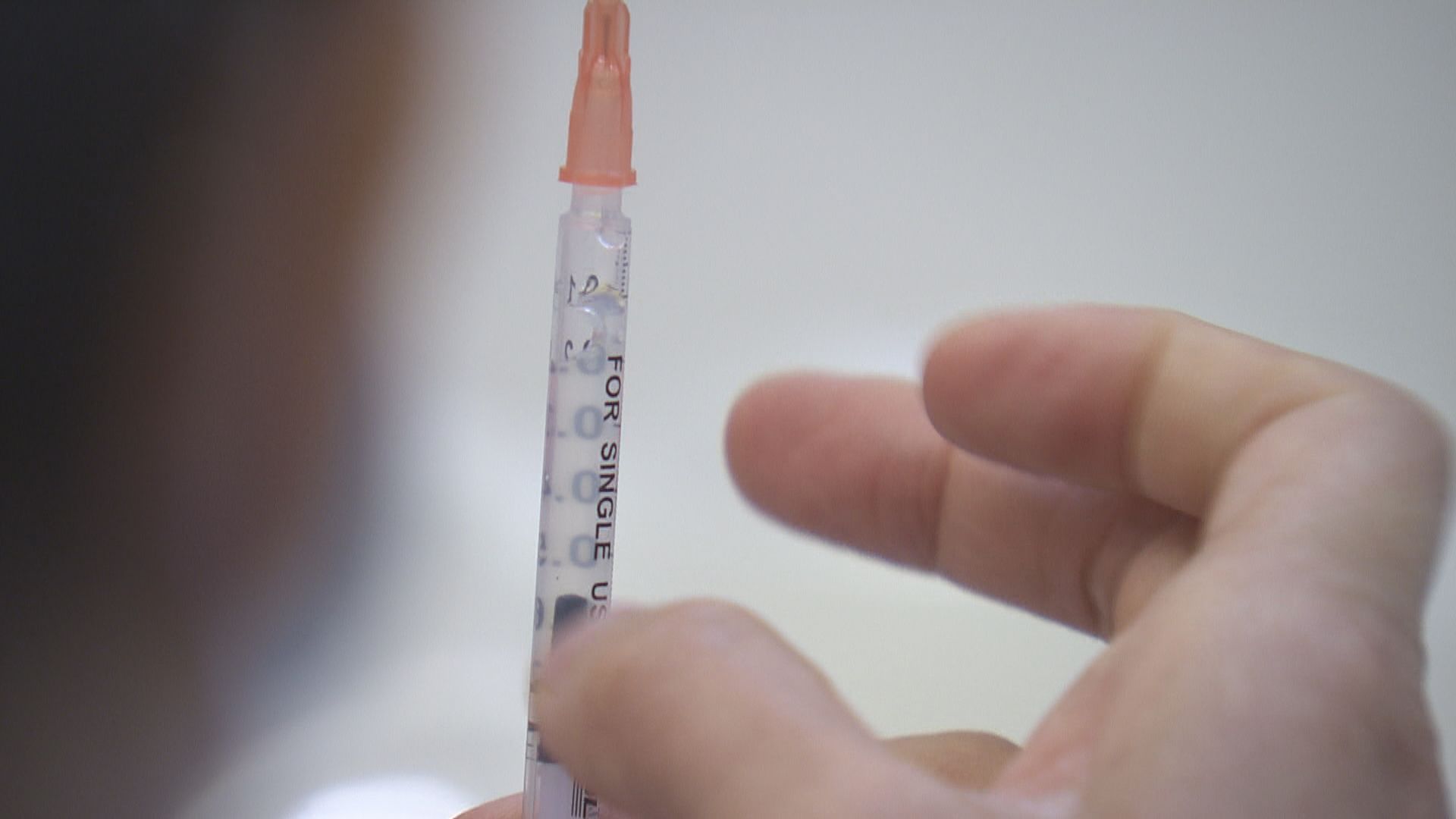 科學委員會建議12至17歲少年只需打一針復必泰