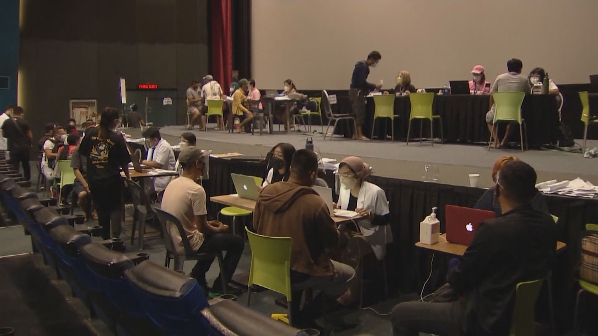 大馬尼拉實施兩周封城　謠言引發民眾排長龍接種疫苗