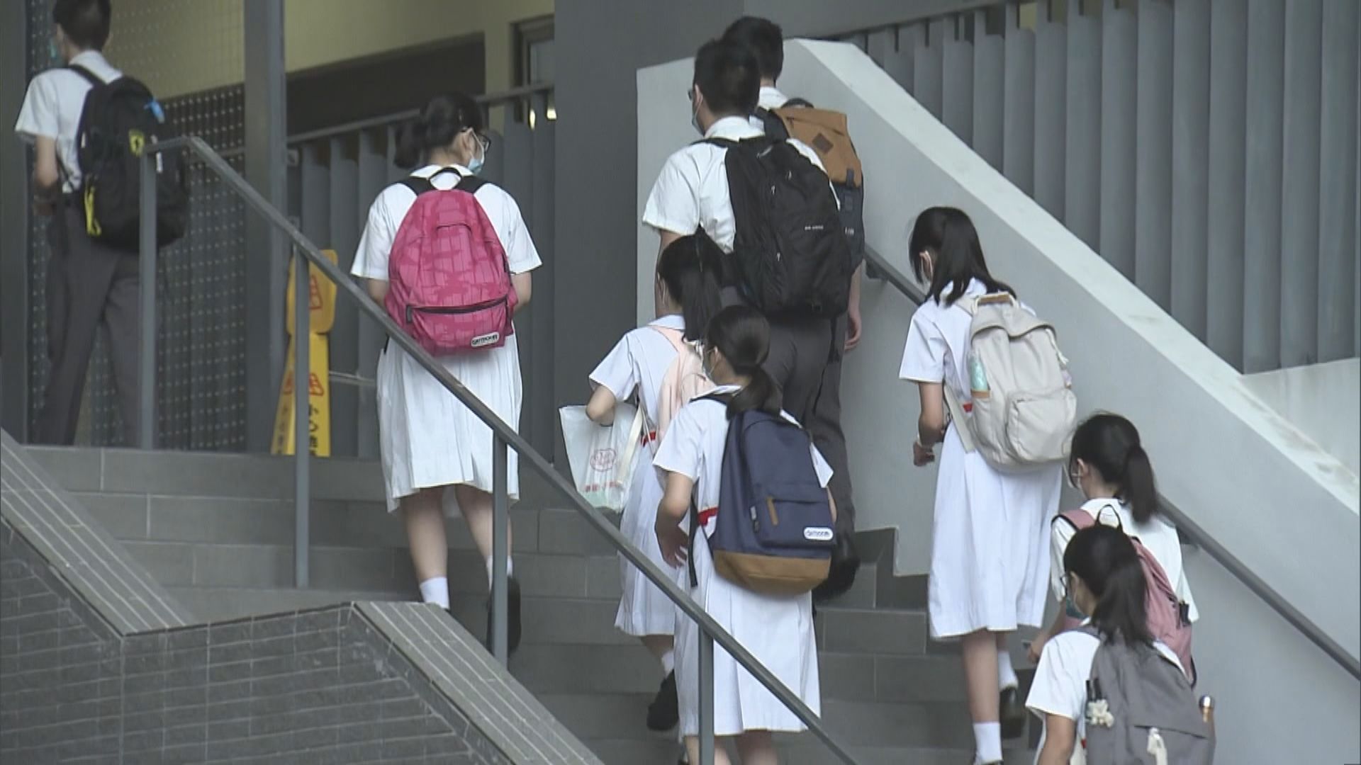 教育局更新復課指引　12至17歲學生接種一劑新冠疫苗屬完成接種