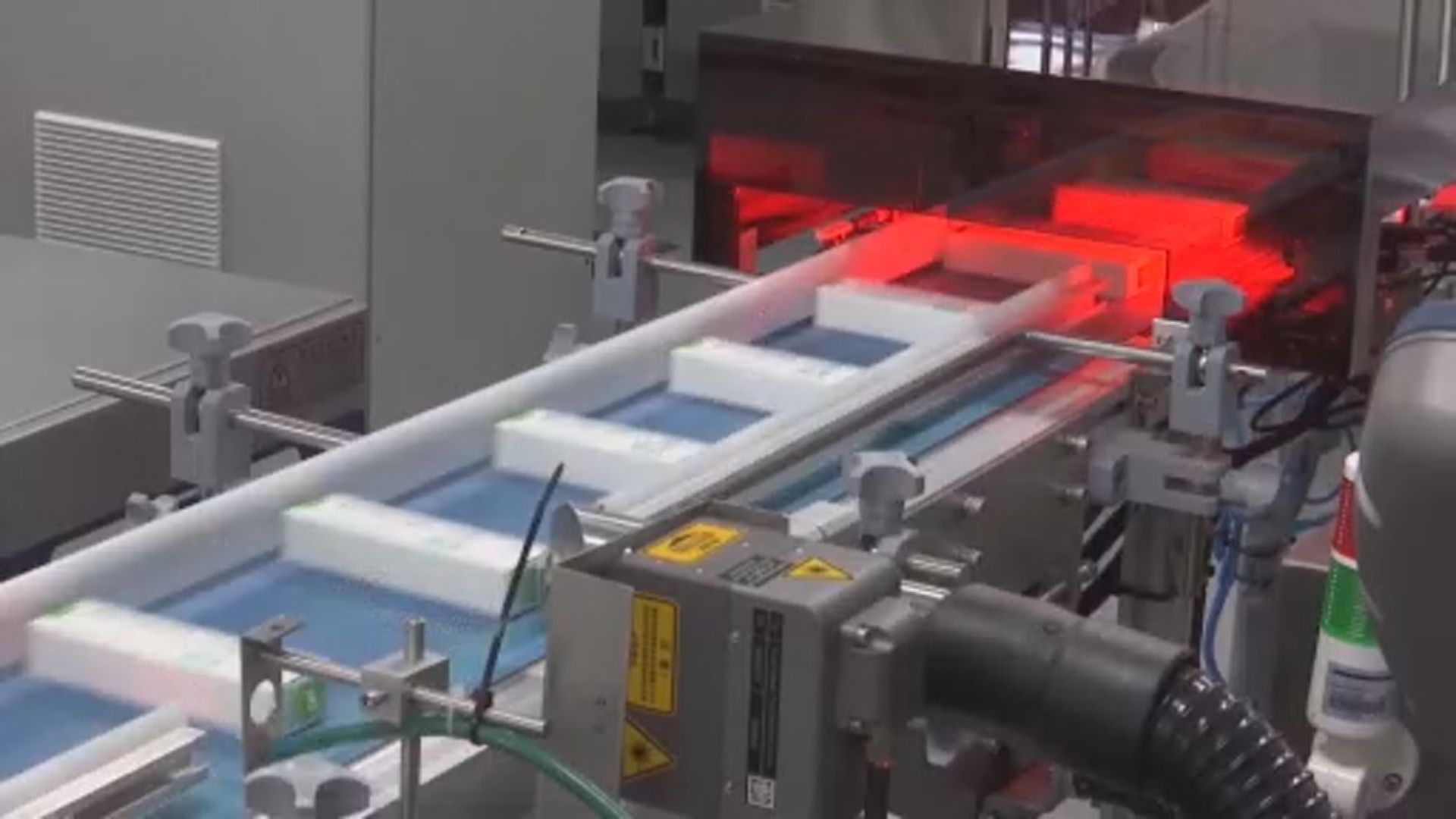 國藥疫苗運抵新加坡　市民可自費接種