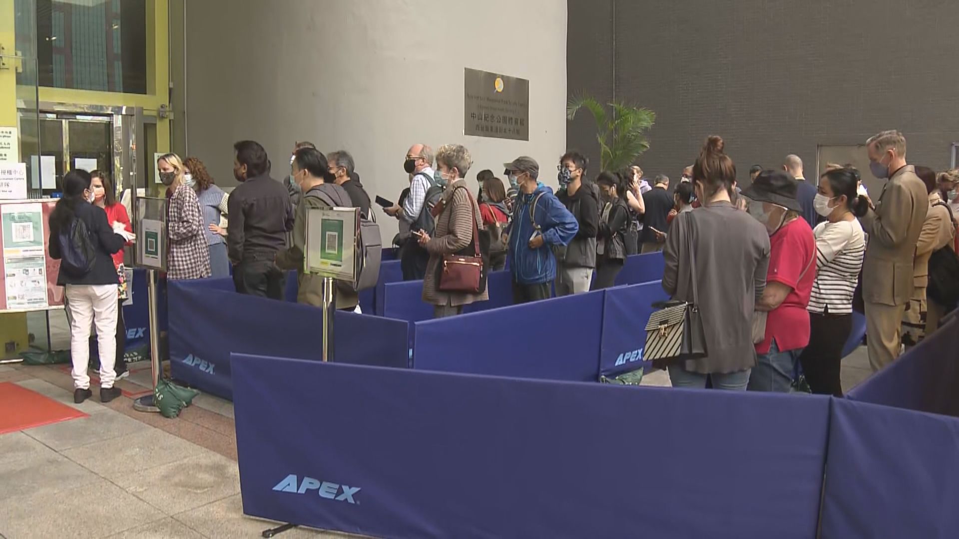 接通報後過千市民接種復必泰　政府解釋時間緊逼致混亂