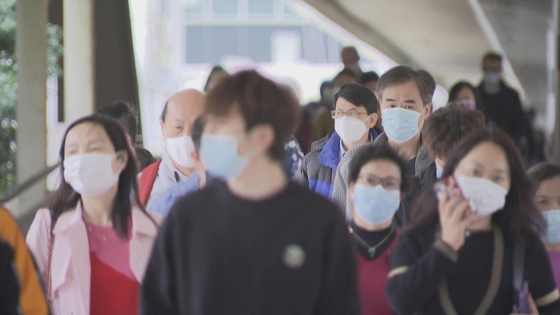 調查發現50歲以上人士打第三針及用「安心出行」意願最高