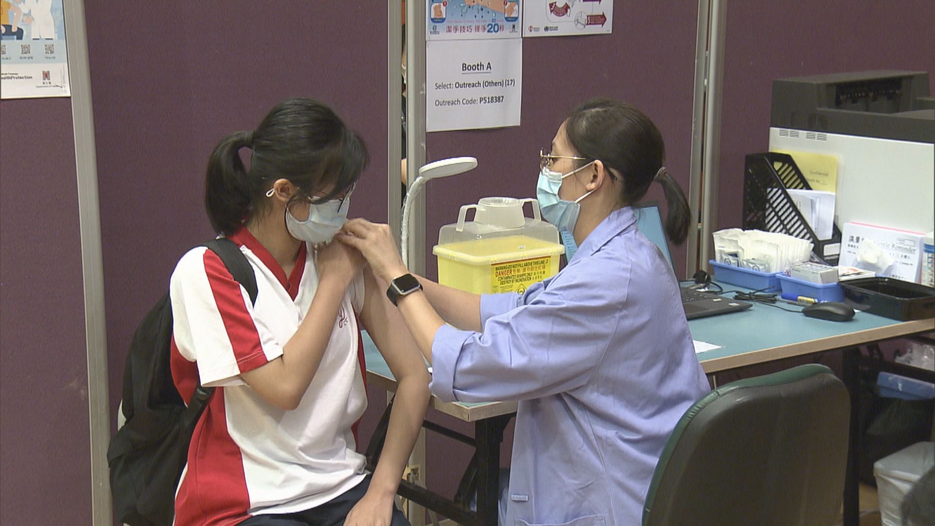 有青少年到疫苗中心接種第二劑復必泰　衞生署：可取消預約