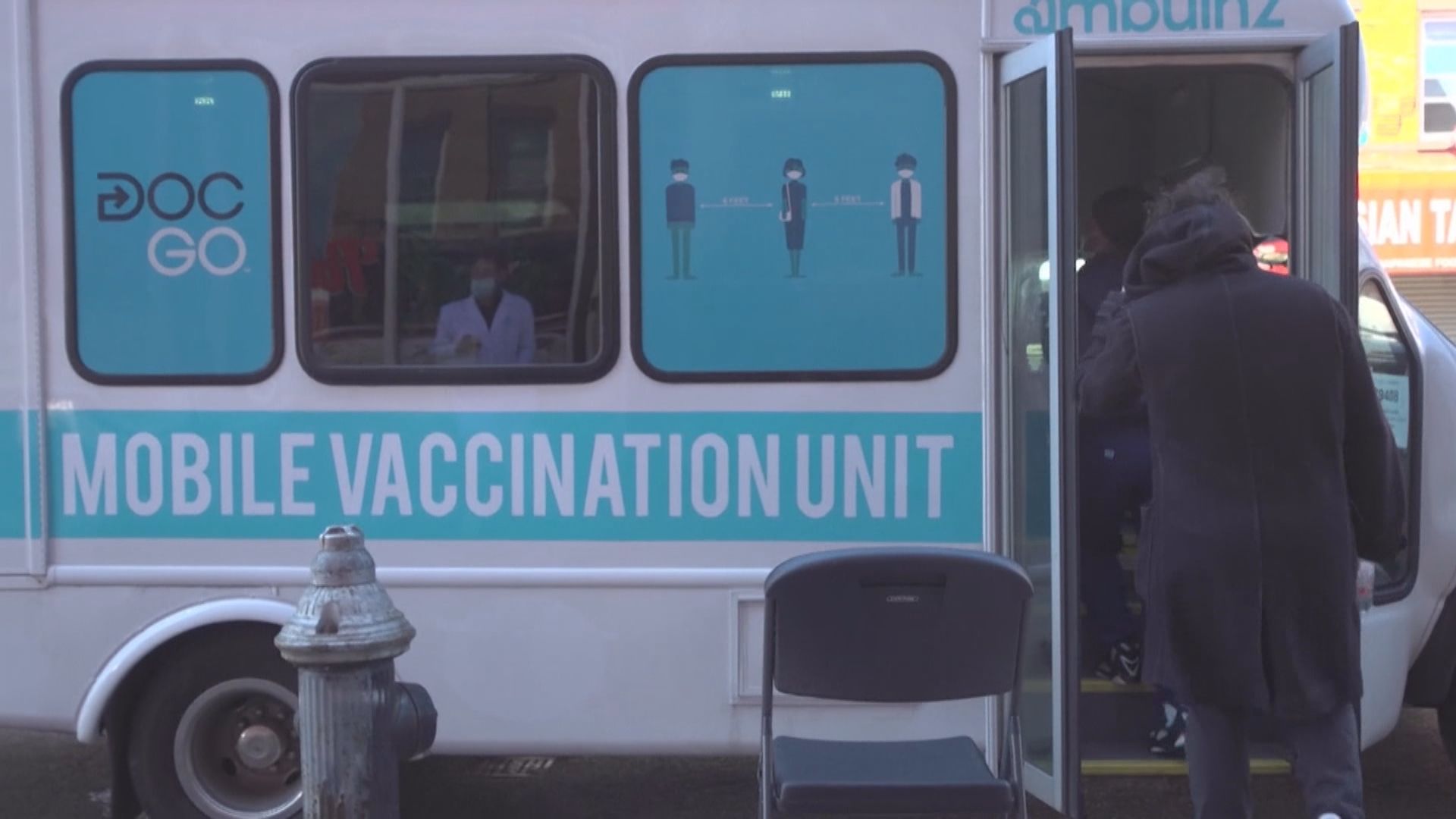 外國旅客為接種新冠疫苗湧美　學者憂增加感染風險