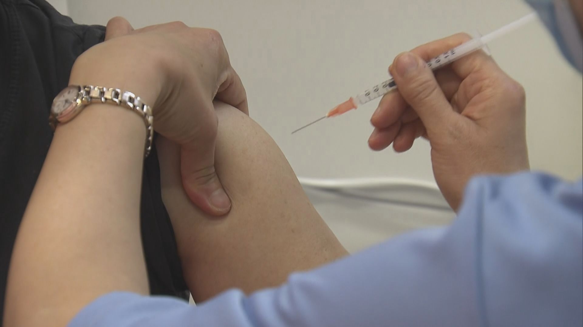 13人接種復必泰新冠疫苗後不適送院　兩人留醫