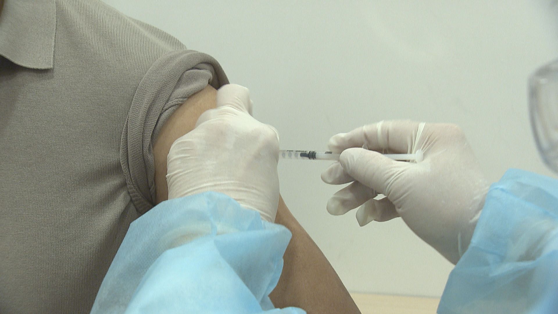 十一人接種疫苗後不適送院