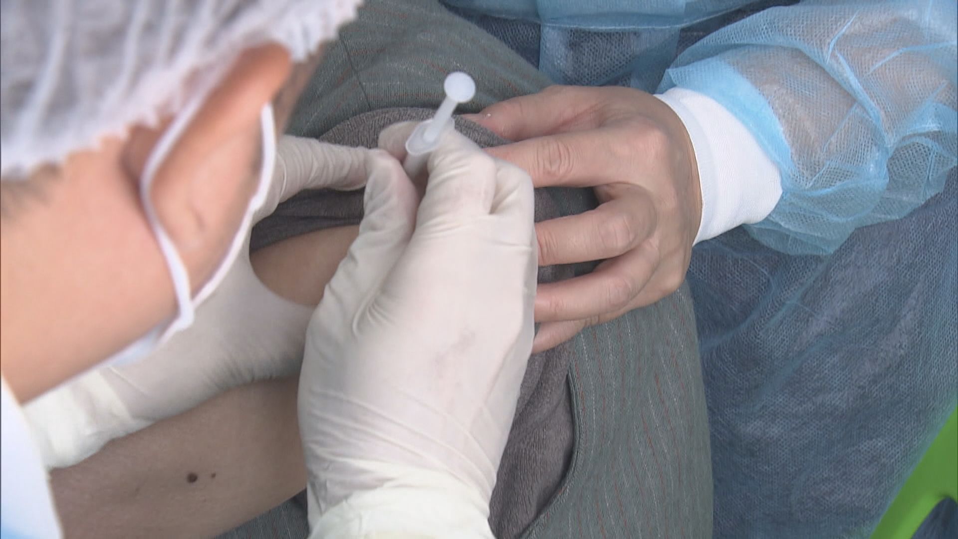 周四有約9800人接種新冠疫苗