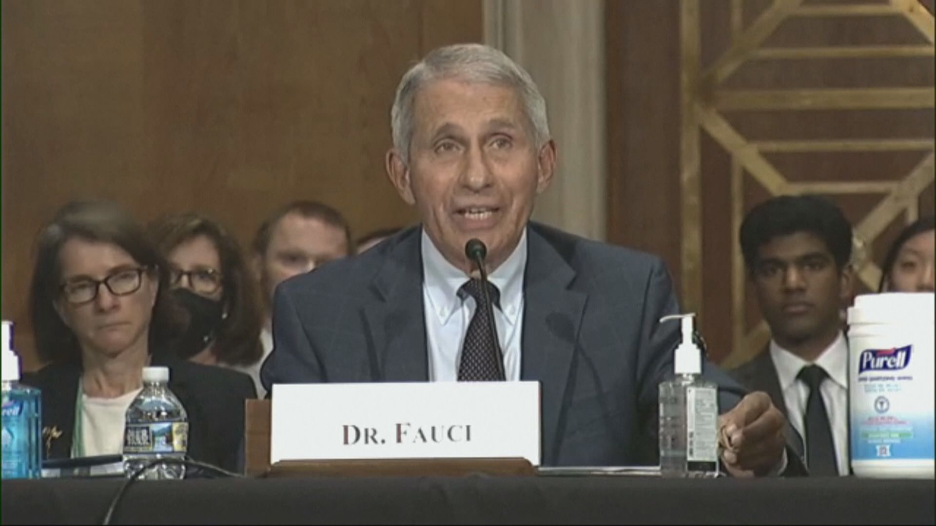 福奇稱當局擬為免疫系統有問題民眾注射疫苗加強劑