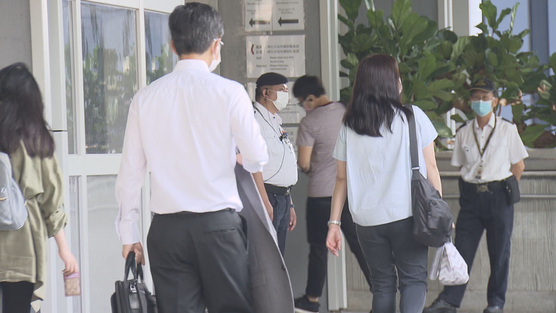 楊何蓓茵：暫緩執行不承認「免針紙」安排