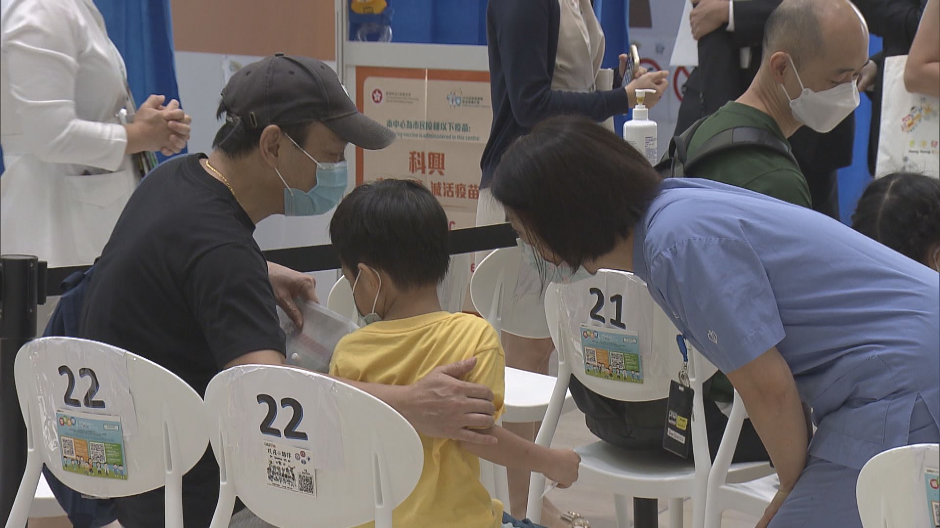 楊何蓓茵：市民外遊前應帶兒童接種新冠疫苗