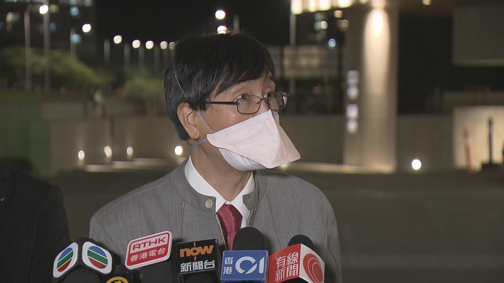 袁國勇認為首宗接種新冠疫苗後死亡個案與疫苗關係微