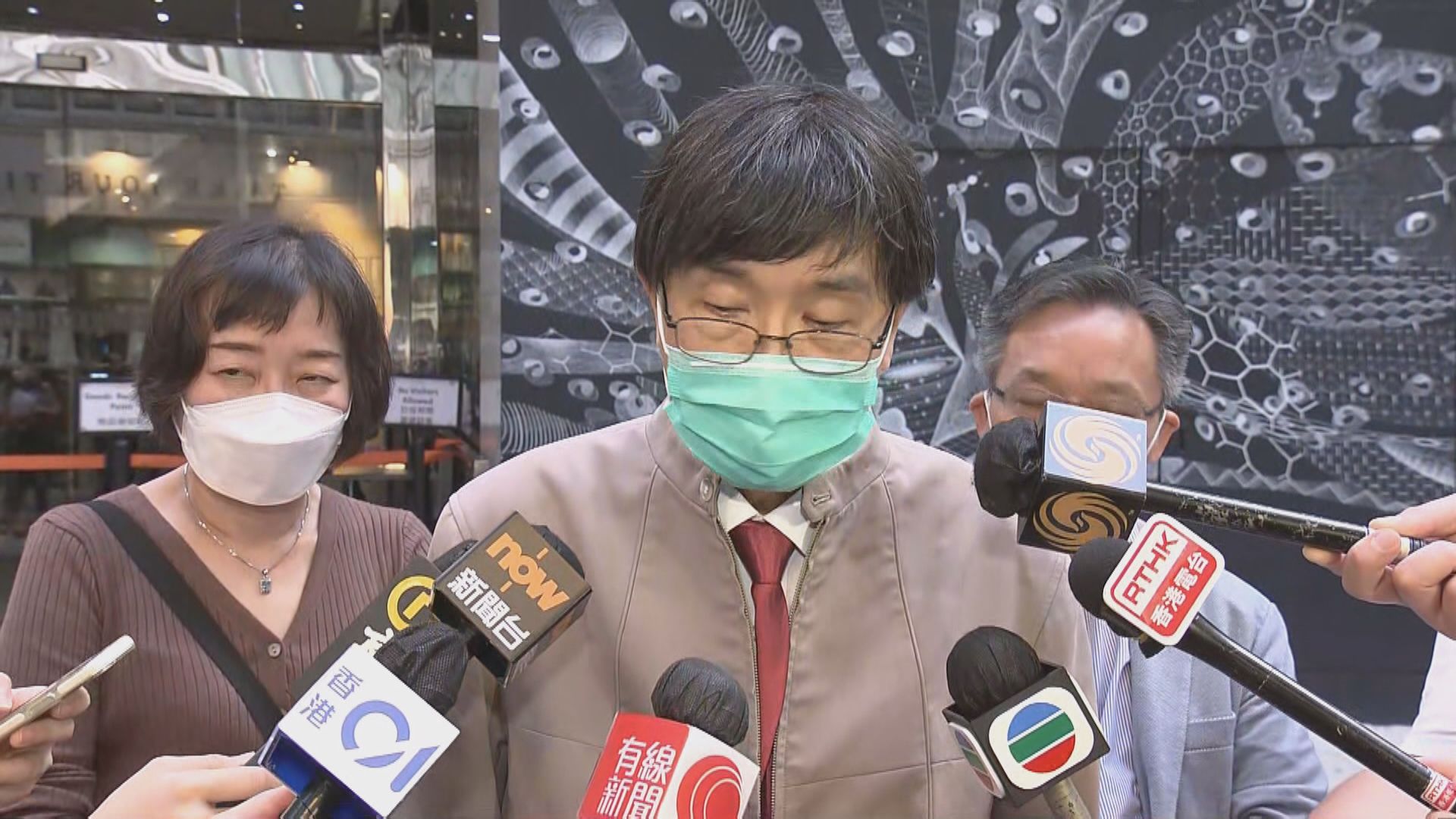 袁國勇：新冠疫苗接種率達95%　可取消疫苗通行證及入境限制