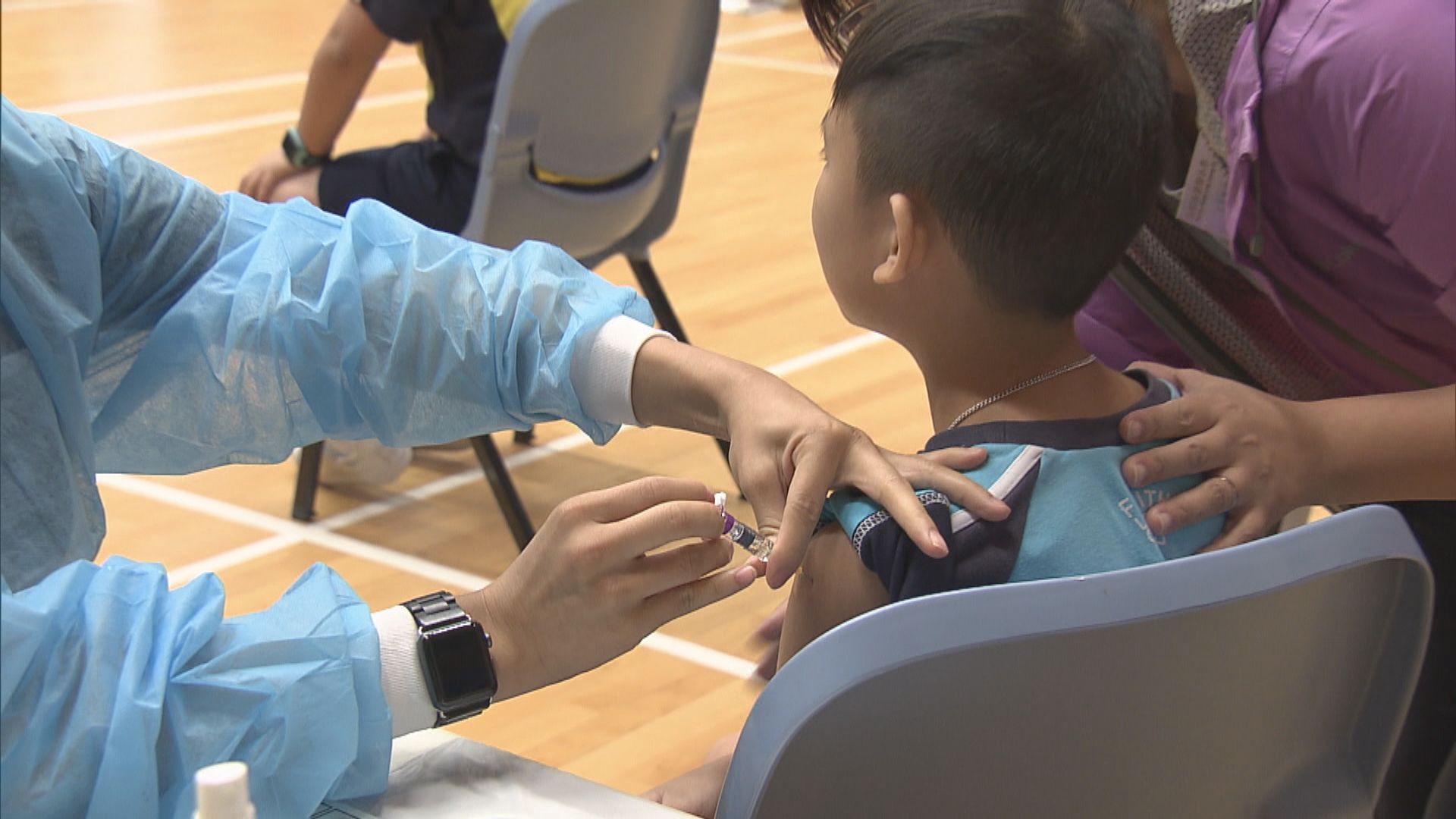 政府防疫注射計劃展開　健康中心現人龍