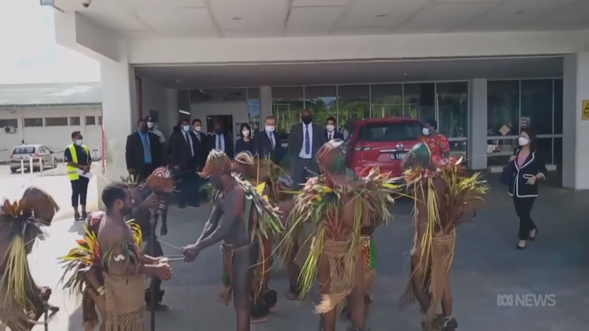 外長王毅抵瓦努阿圖訪問