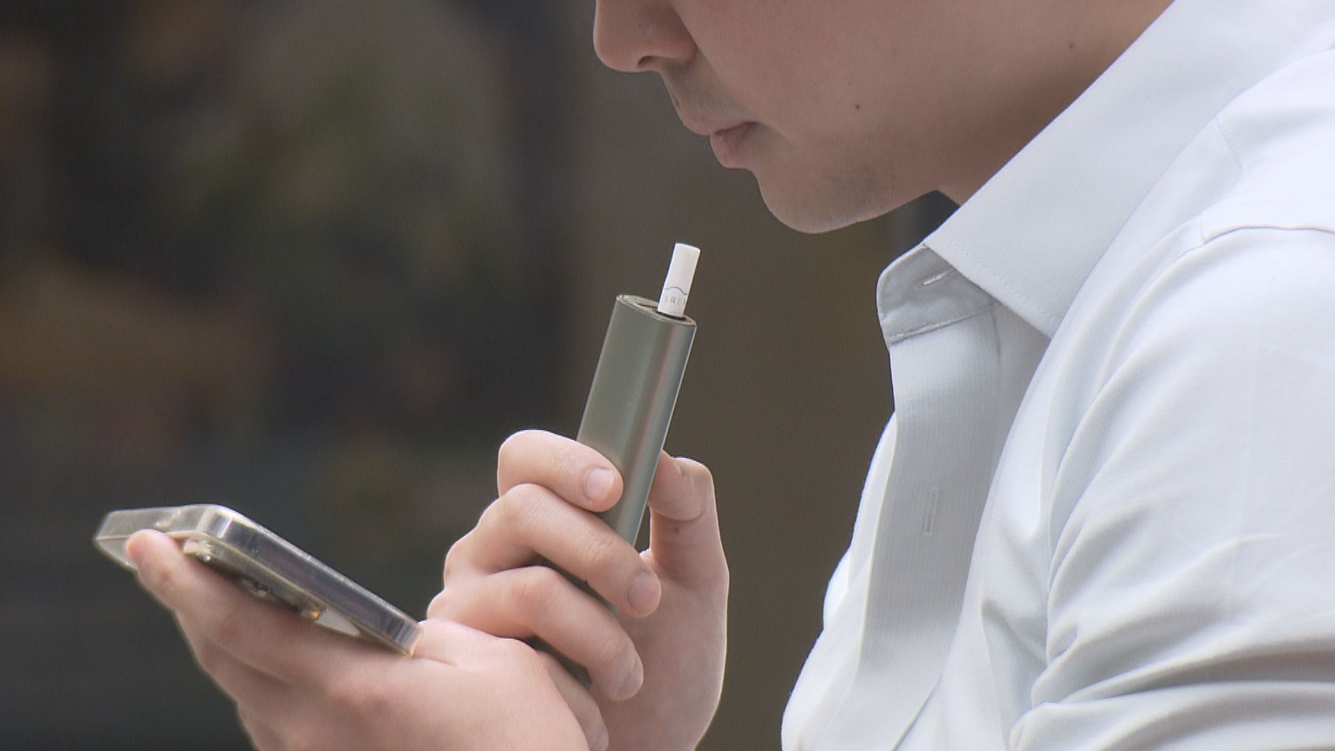 世衛報告指全球有1500萬青少年吸食電子煙