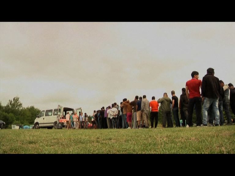 英媒發現由人蛇集團運作難民營