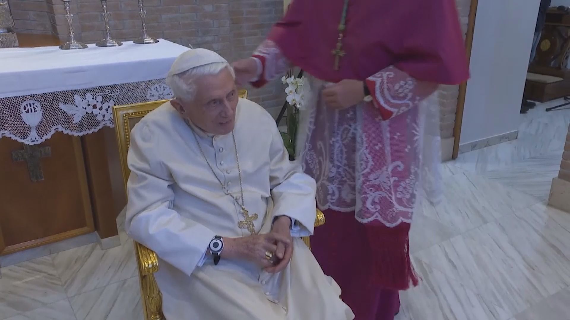 榮休教宗本篤十六世出書捍衛獨身傳統