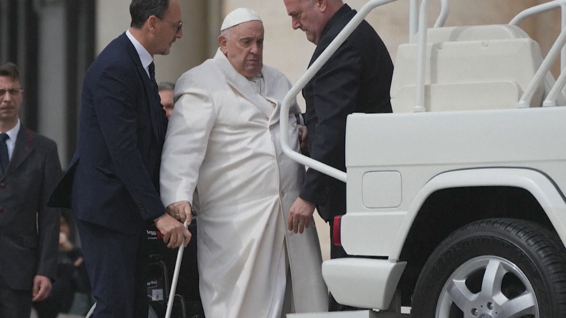 教宗方濟各因呼吸道感染入院數天接受治療