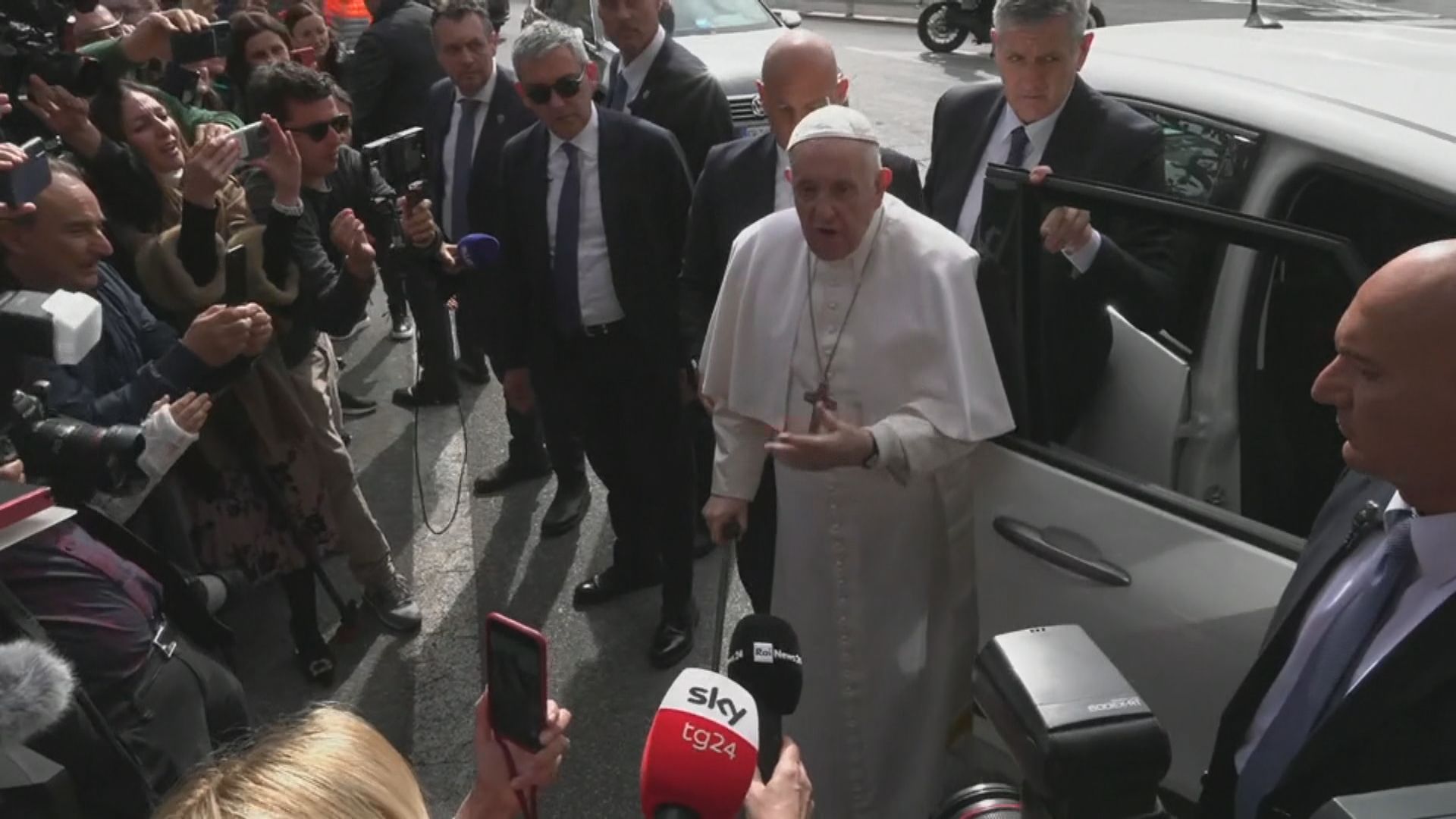 教宗方濟各出院返回梵蒂岡