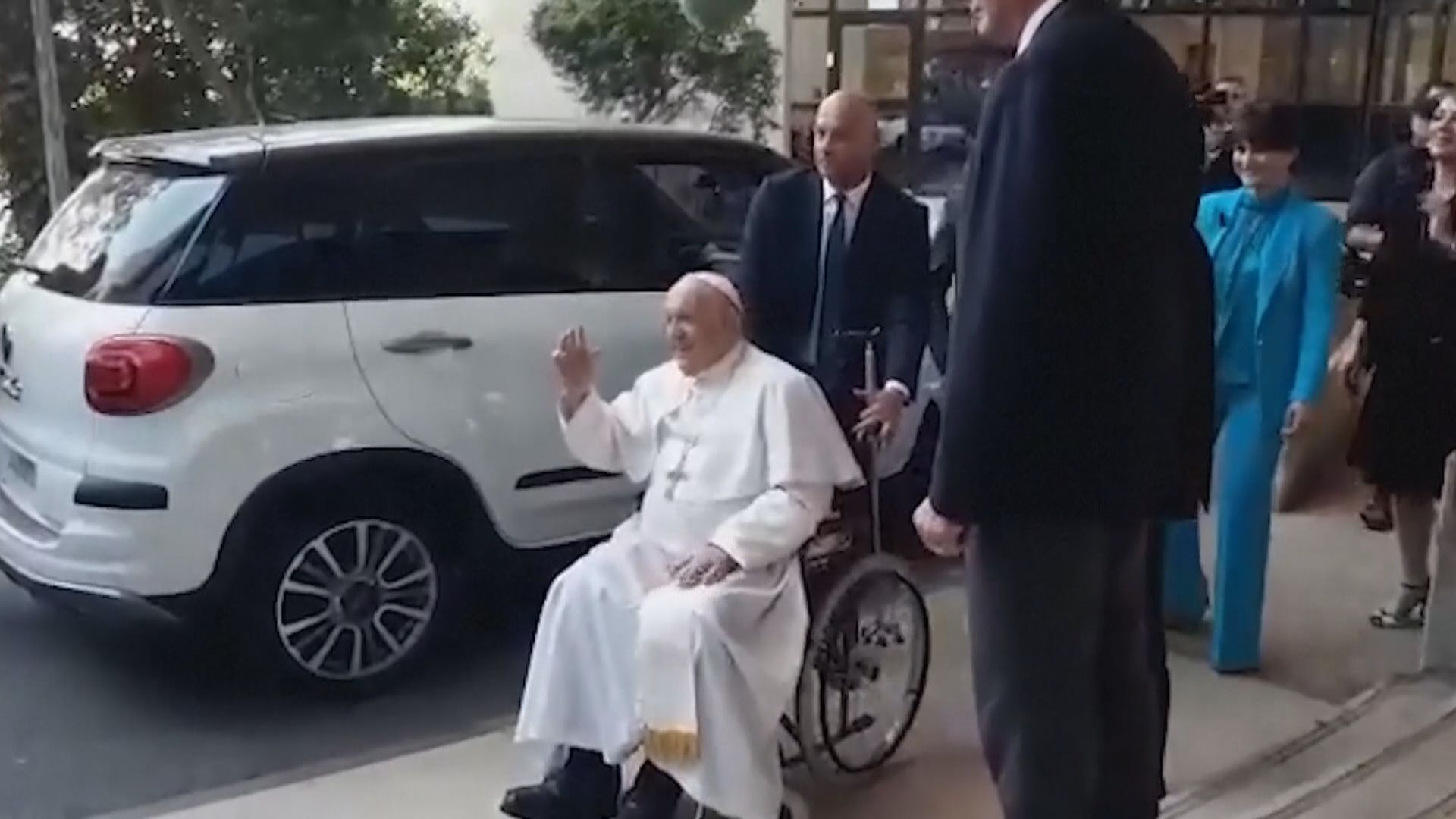 因發燒取消日程安排的教宗已恢復出席活動