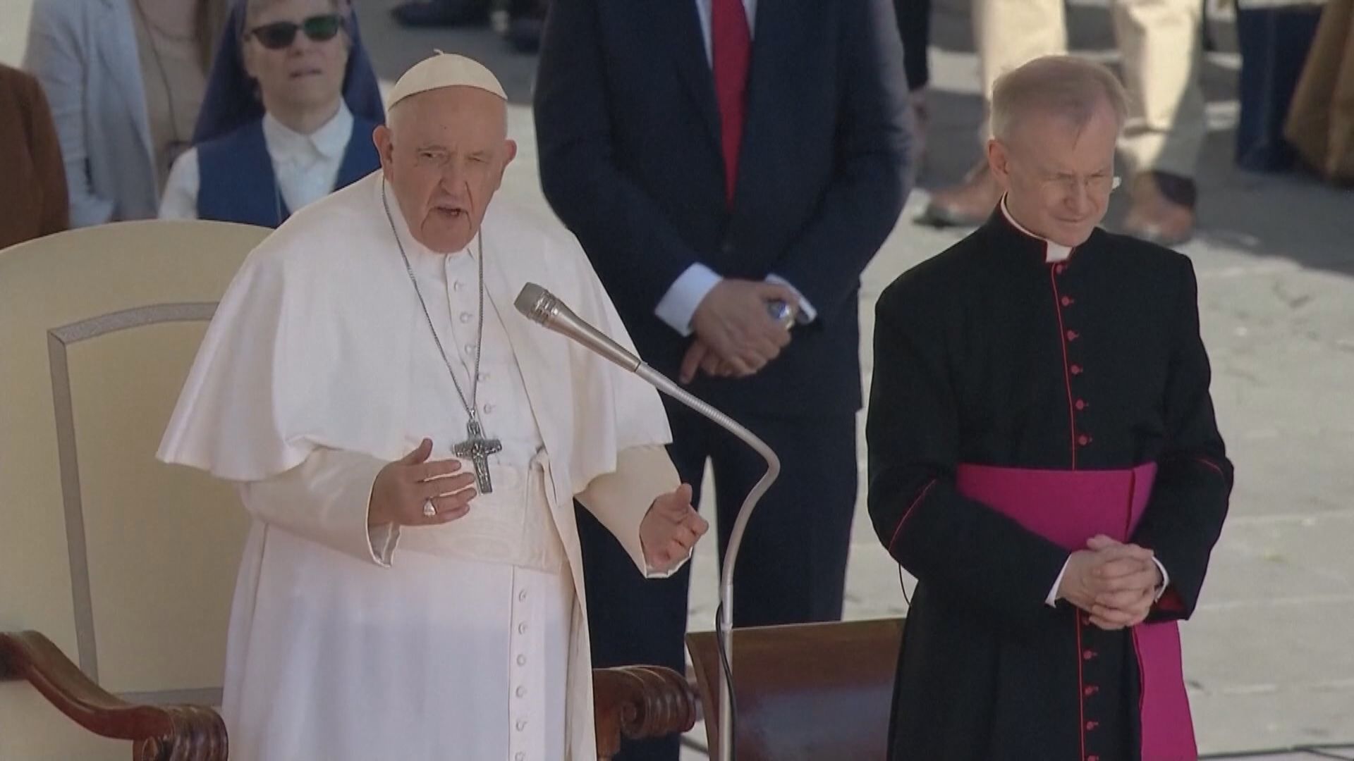 教宗接受修補小腸氣手術 醫生指手術成功