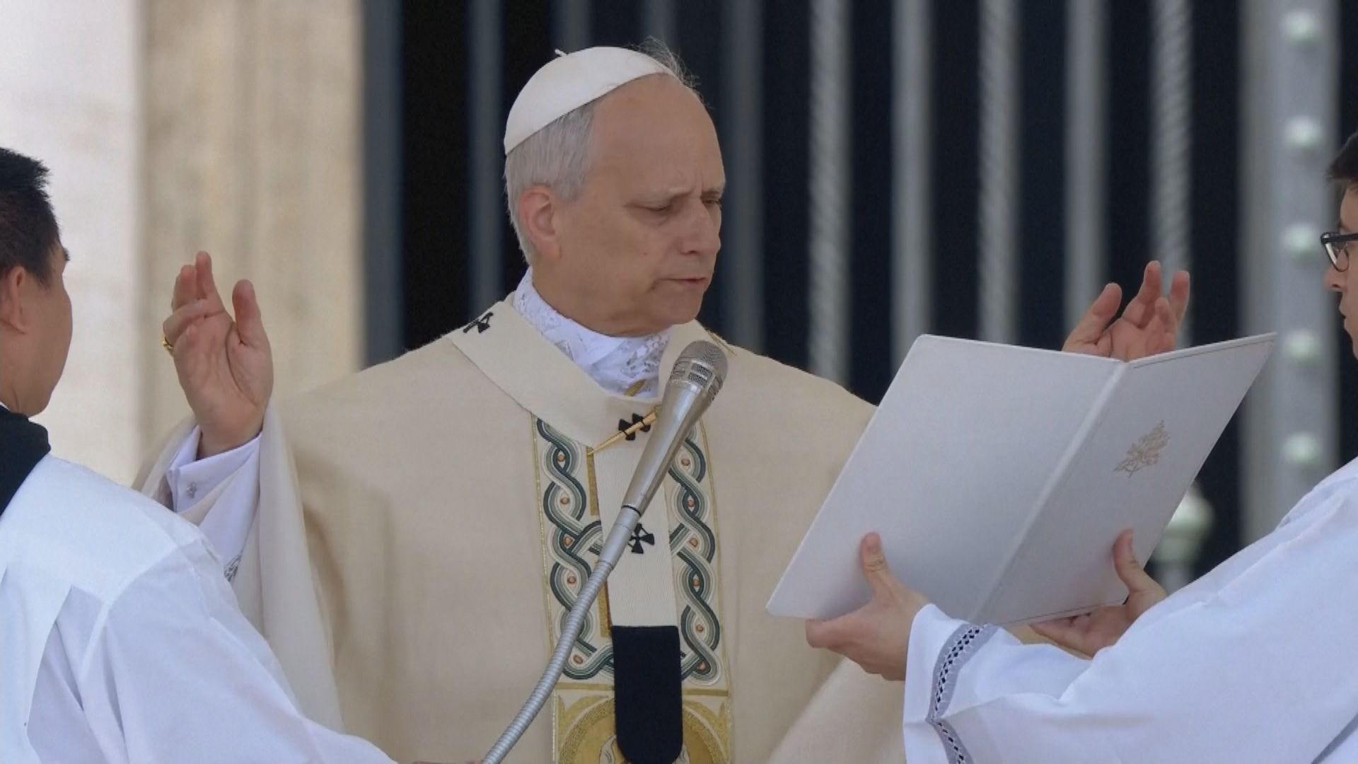 良十四世正式就任教宗及主持彌撒