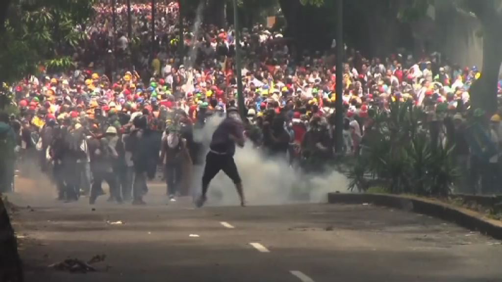 委內瑞拉反政府示威爆警民衝突