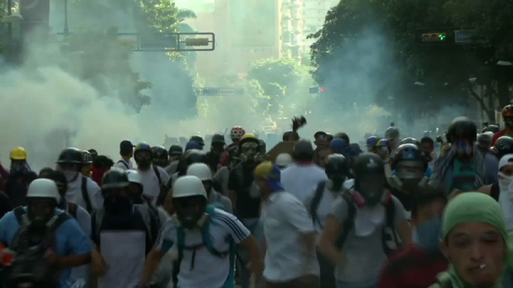 委國示威持續　民眾佔據首都主要高速公路