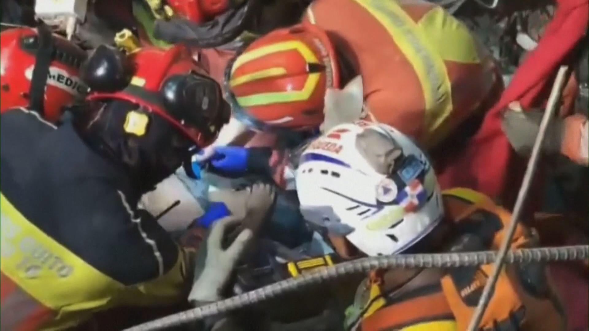 委內瑞拉地震增至近二千人死亡　仍有被困民眾獲救