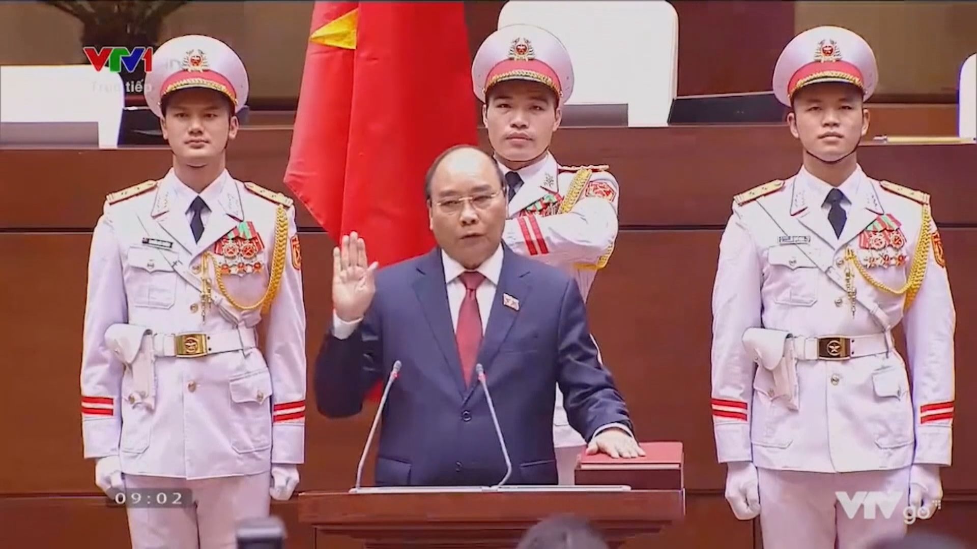 越南前國家主席阮春福被越共中央給予紀律處分和警告