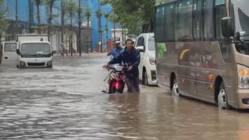 風暴肆虐｜劍魚登陸越南造成大規模水浸　至少三人死亡