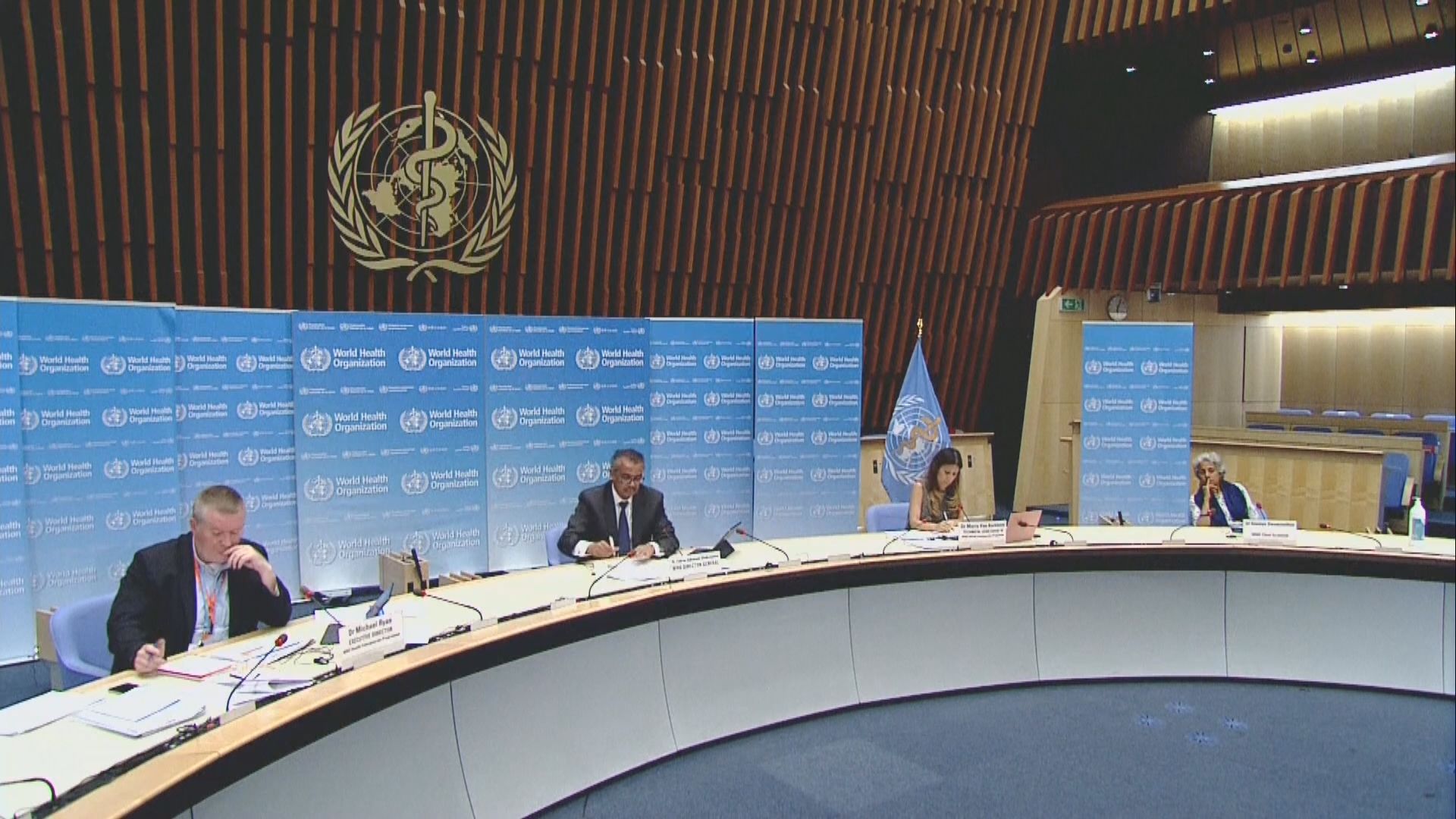 有專家指空氣非傳播新冠病毒主要途徑　毋須改防疫策略