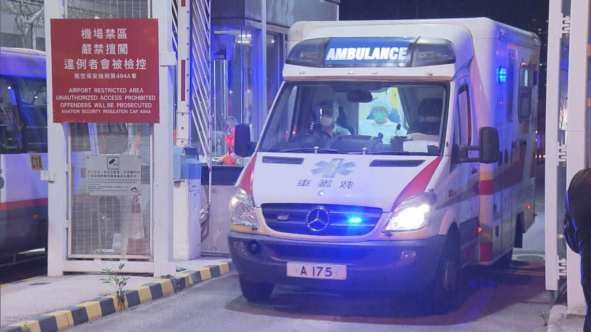 多輛救護車進入停機坪　將不適旅客送院