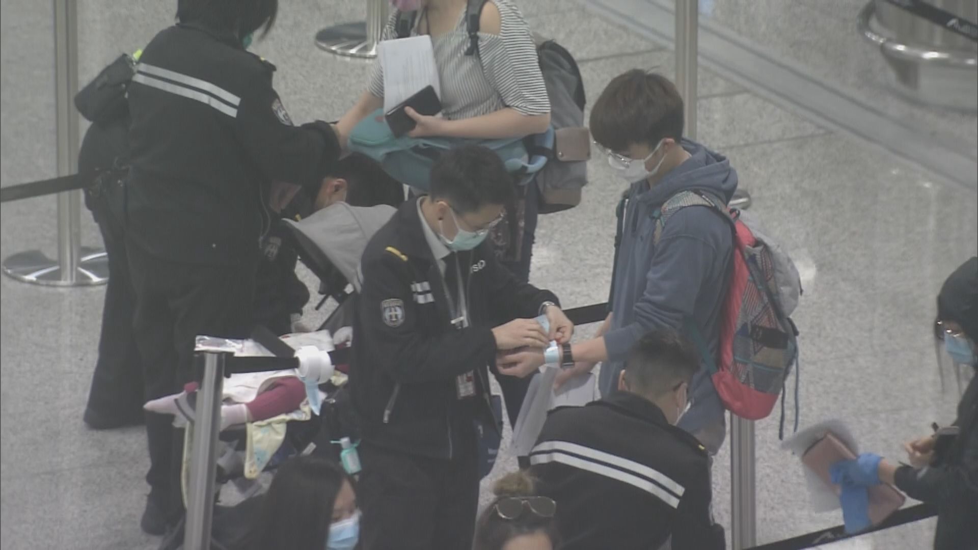 有受檢疫人士擔心家居隔離令家人有風險