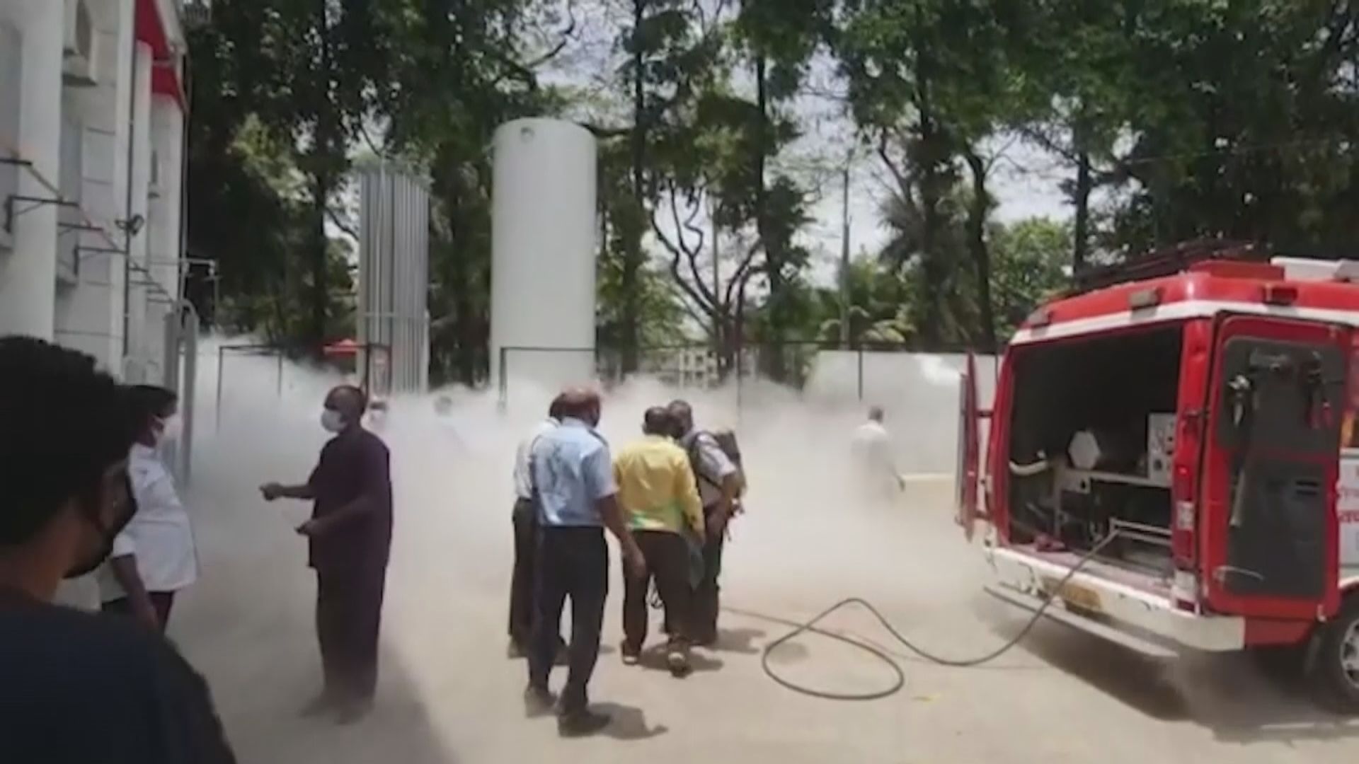 印度疫情嚴重　有醫院氧氣缸洩漏