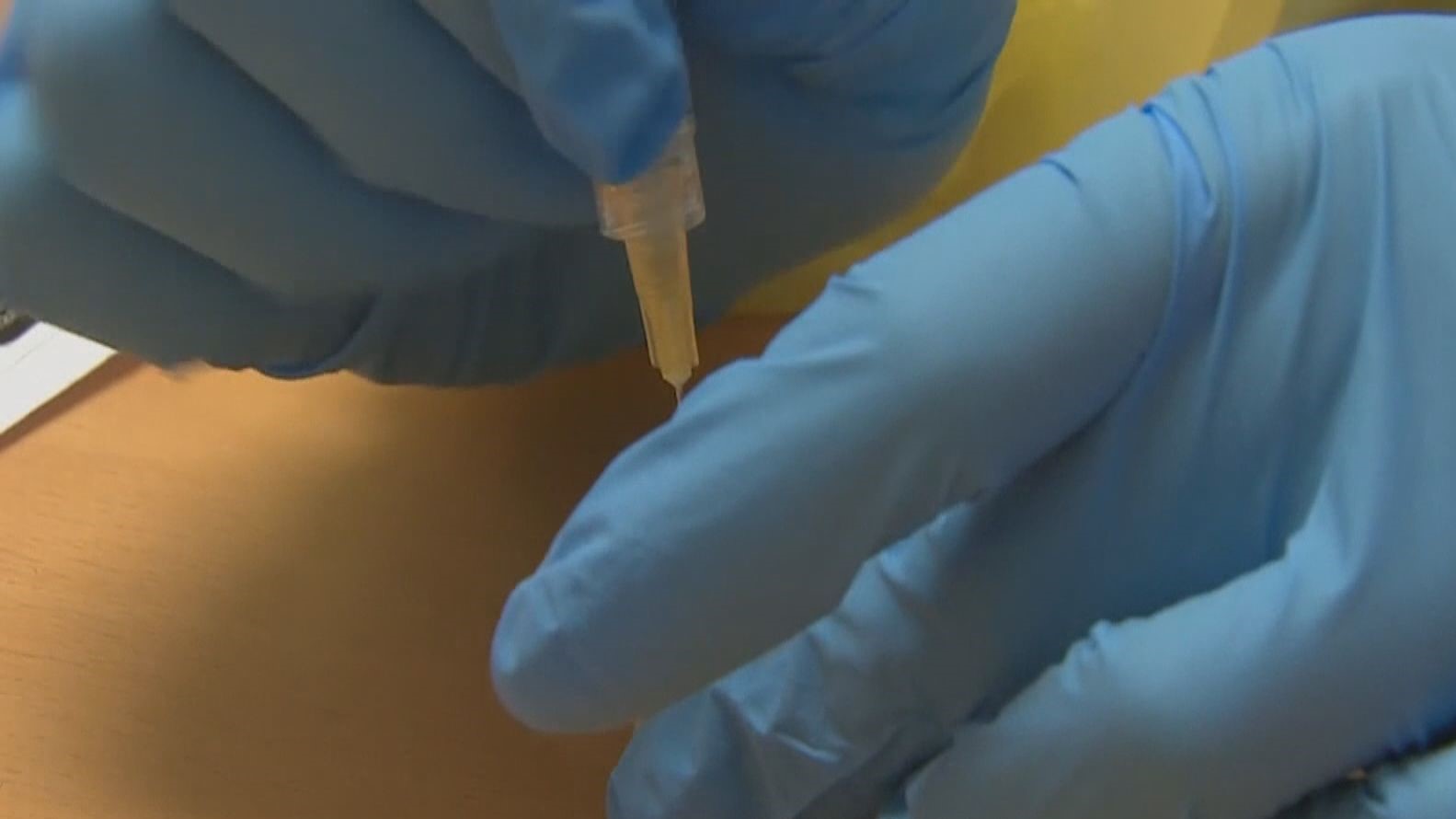 台灣周二起容許民眾空曠地方不戴口罩