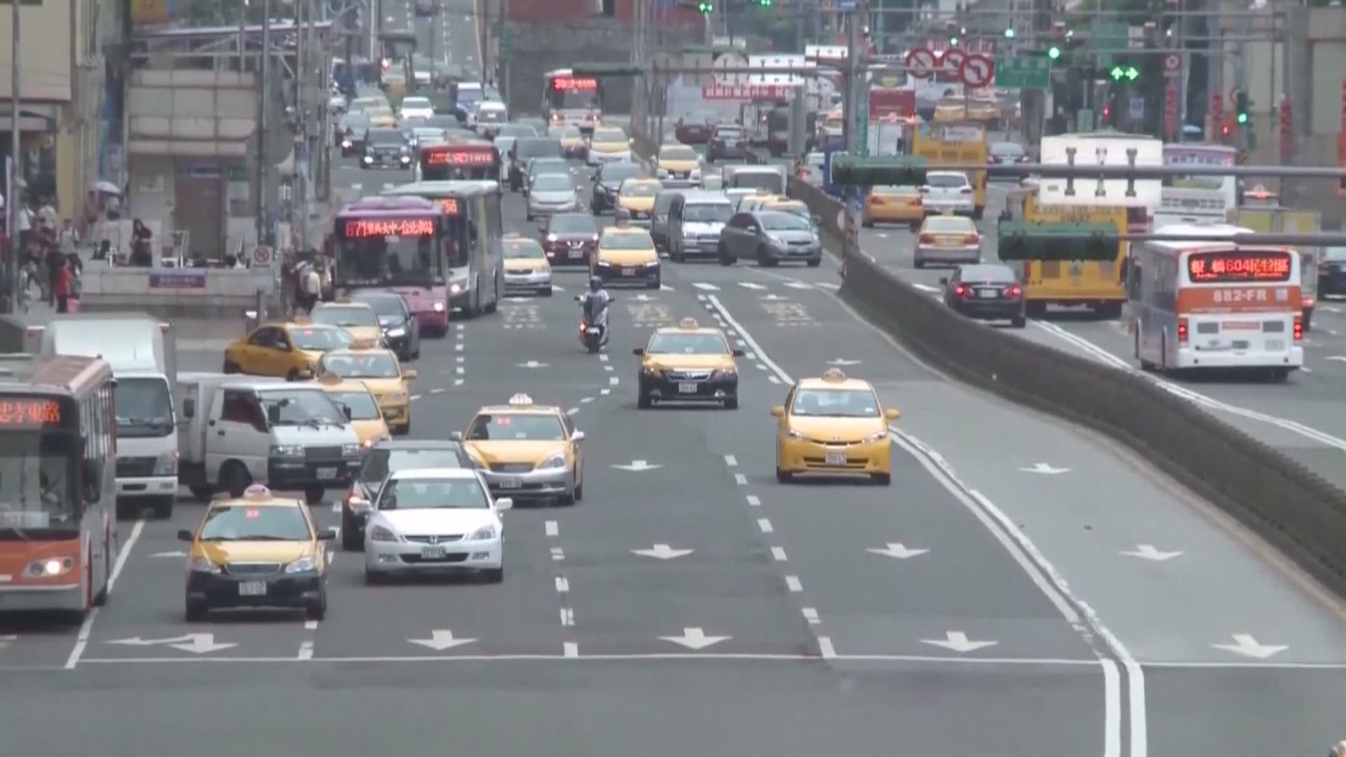 台灣增874宗本土確診　再創新高