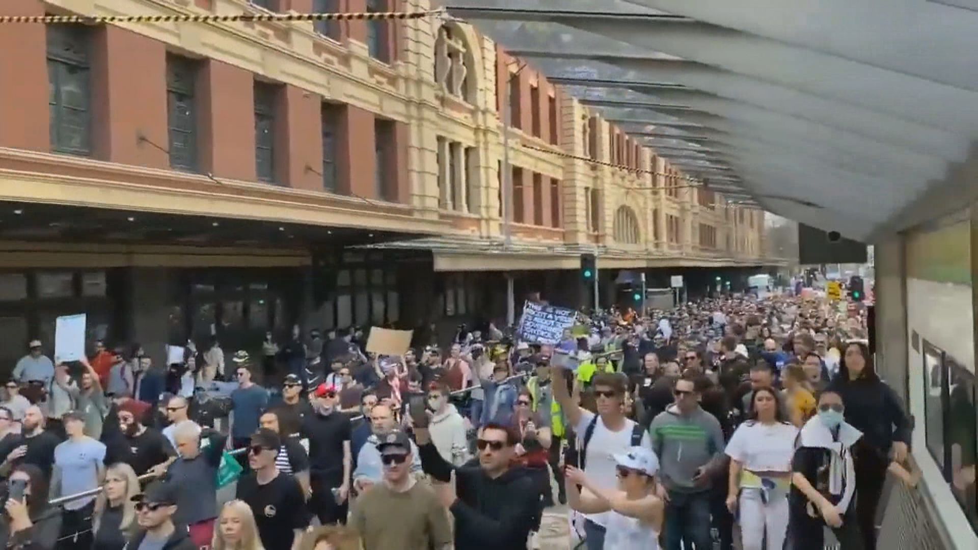 澳洲新冠病毒單日確診創新高　多地有民眾上街反對封城