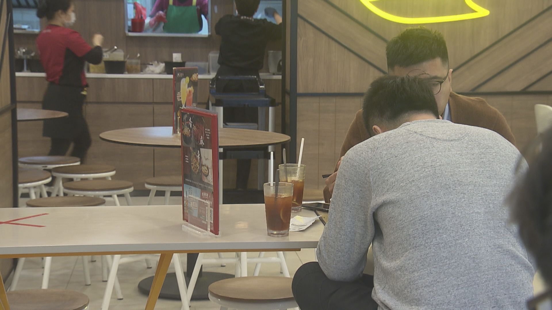 政府延長限聚令等措施兩周　取消食肆顧客數目限制