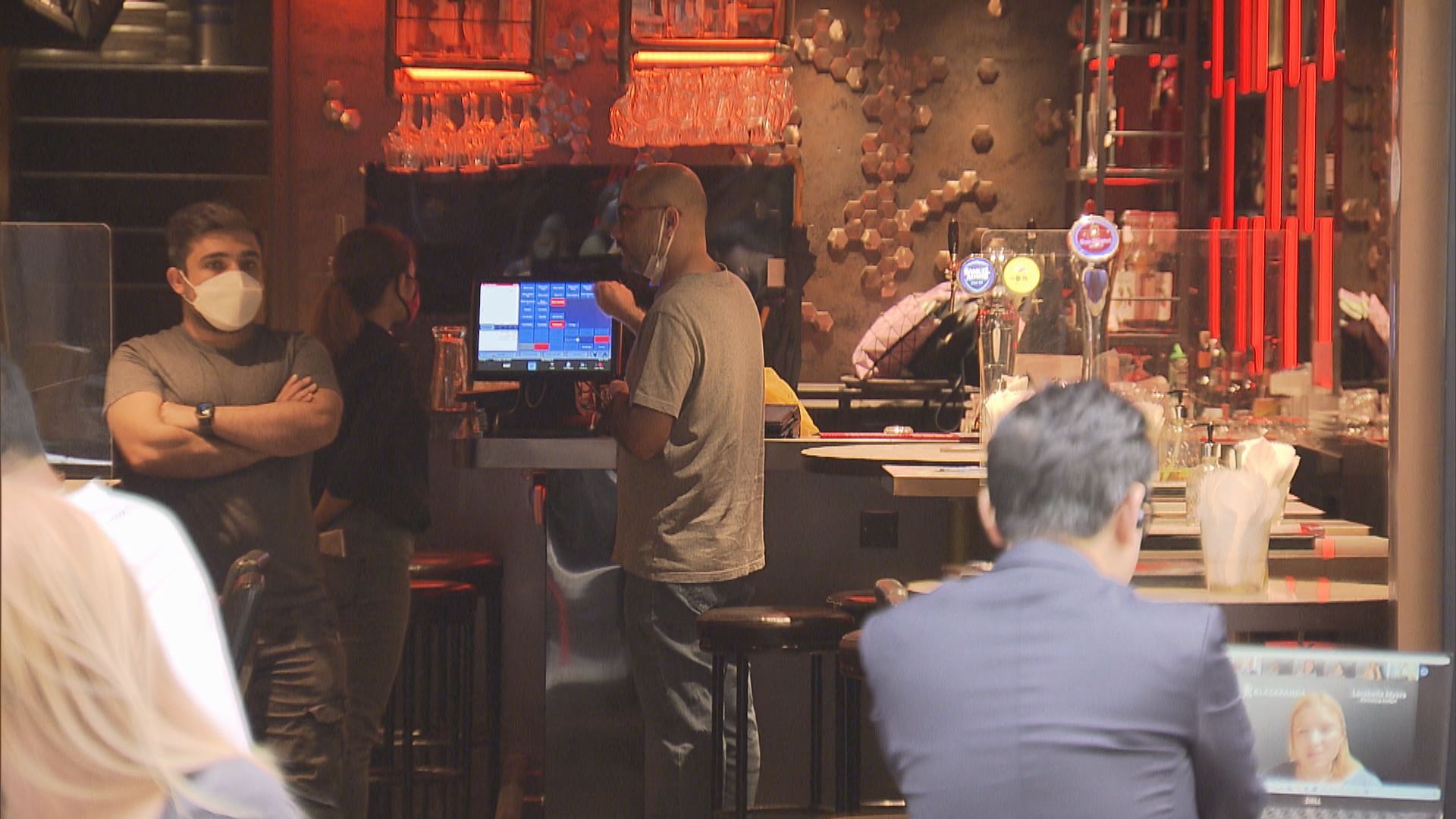 酒吧復業　蘭桂坊入夜後越見熱鬧