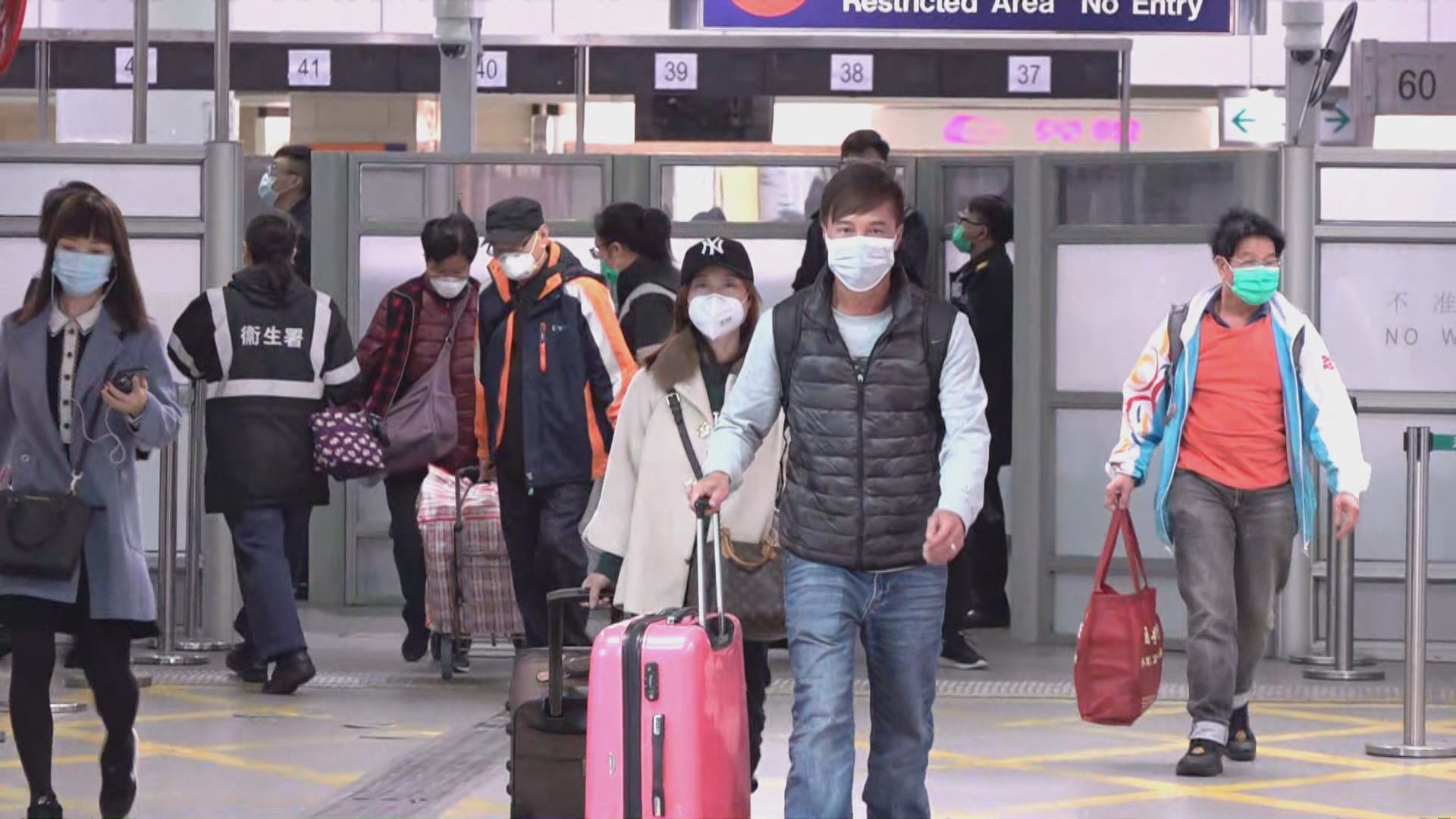 林鄭稱進一步封關非「轉軚」　防疫措施須一視同仁