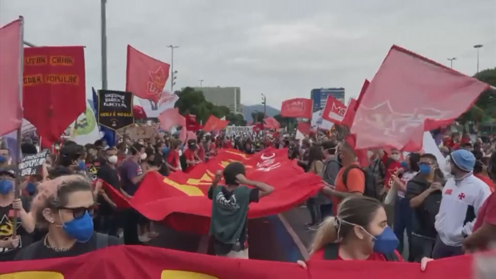 巴西多個城市有示威抗議政府抗疫不力