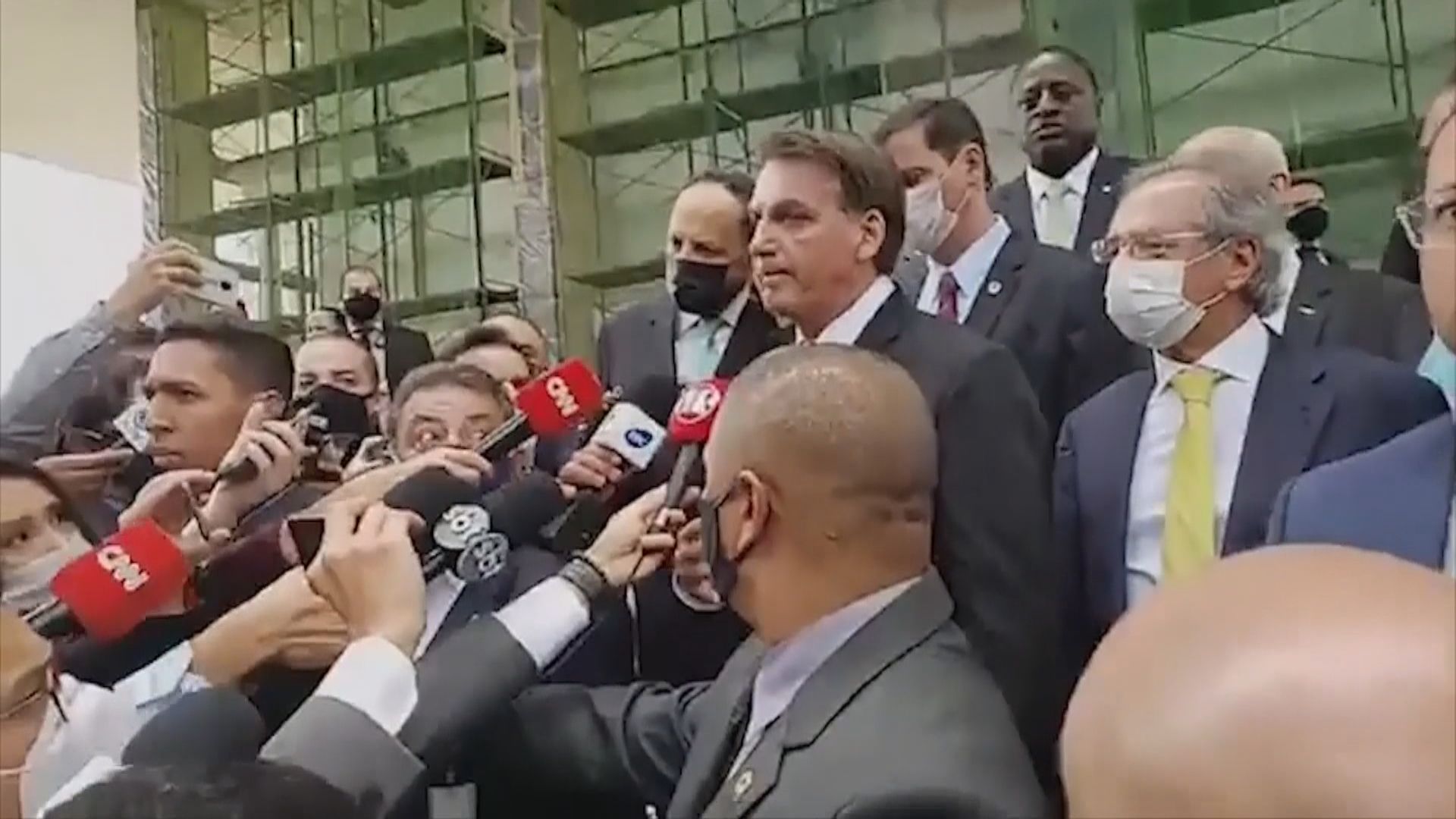 巴西總統揚言毋懼訴訟挑戰重啟經濟活動決定