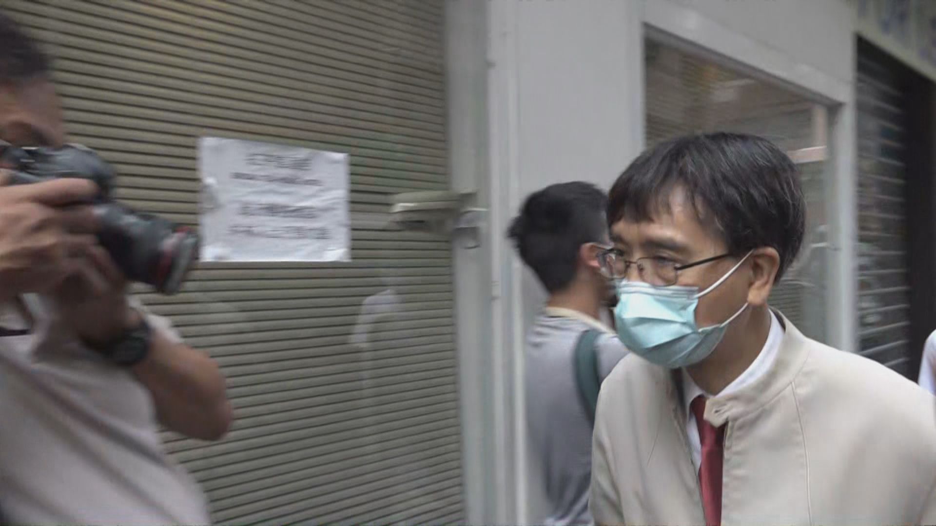 袁國勇到油麻地紅茶館視察