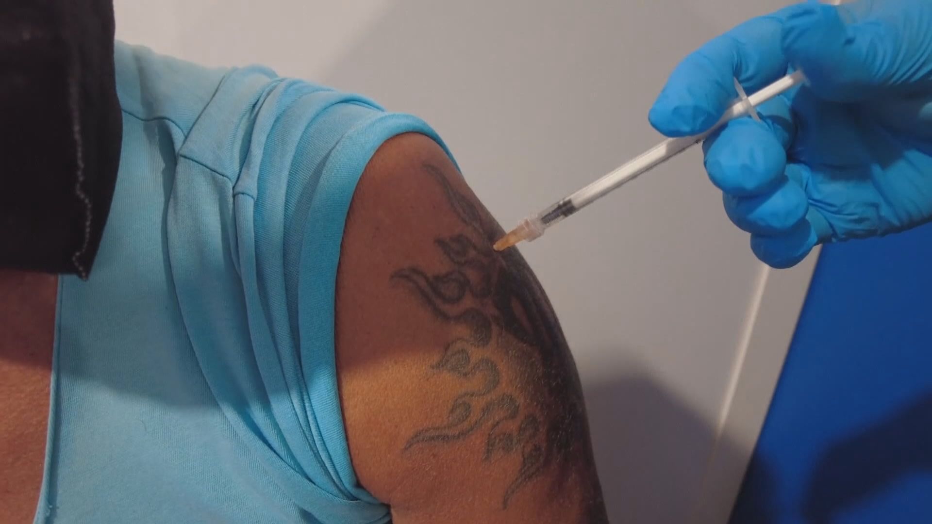 全球單日確診創新高　多國放寬隔離規定