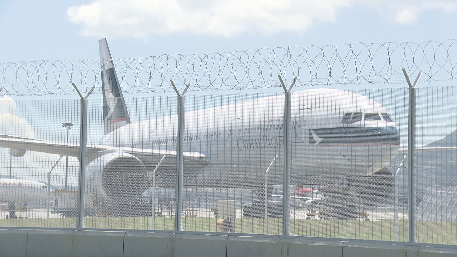 國泰減少內地航班　將豁免乘客改機票費用