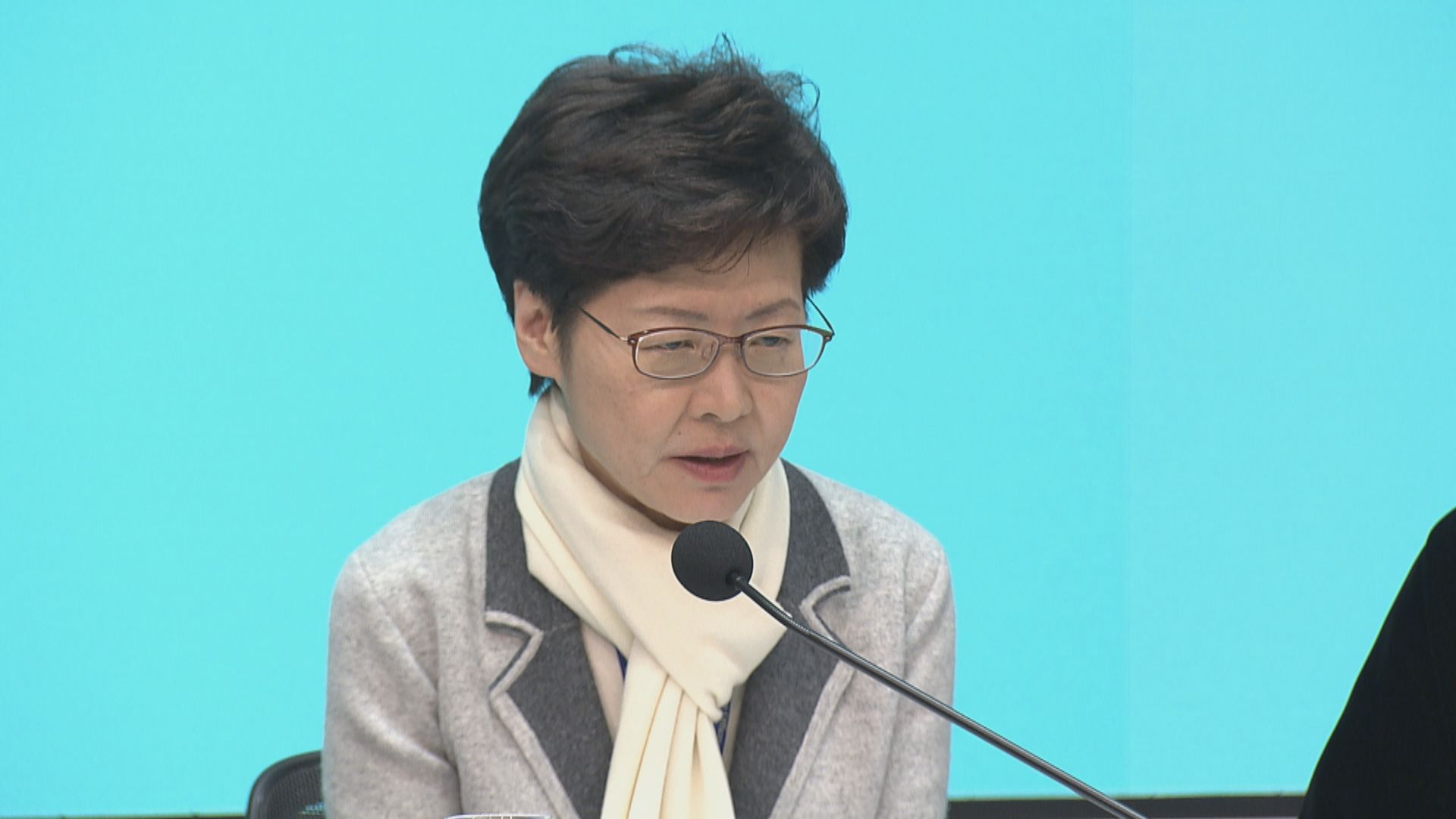 林鄭月娥：「封關」不切實際