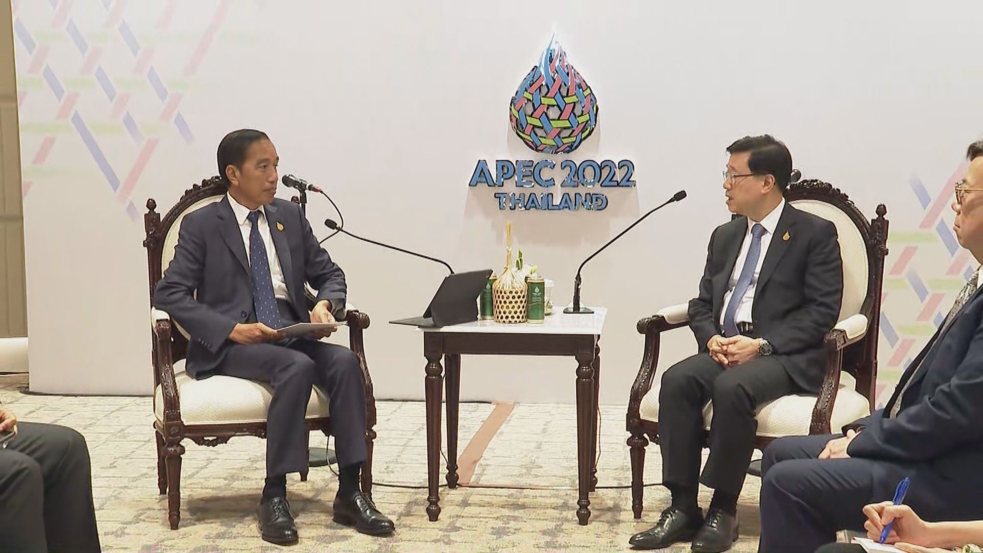 李家超確診輕微發熱、喉嚨痛獲處方口服藥　行會明日休會　