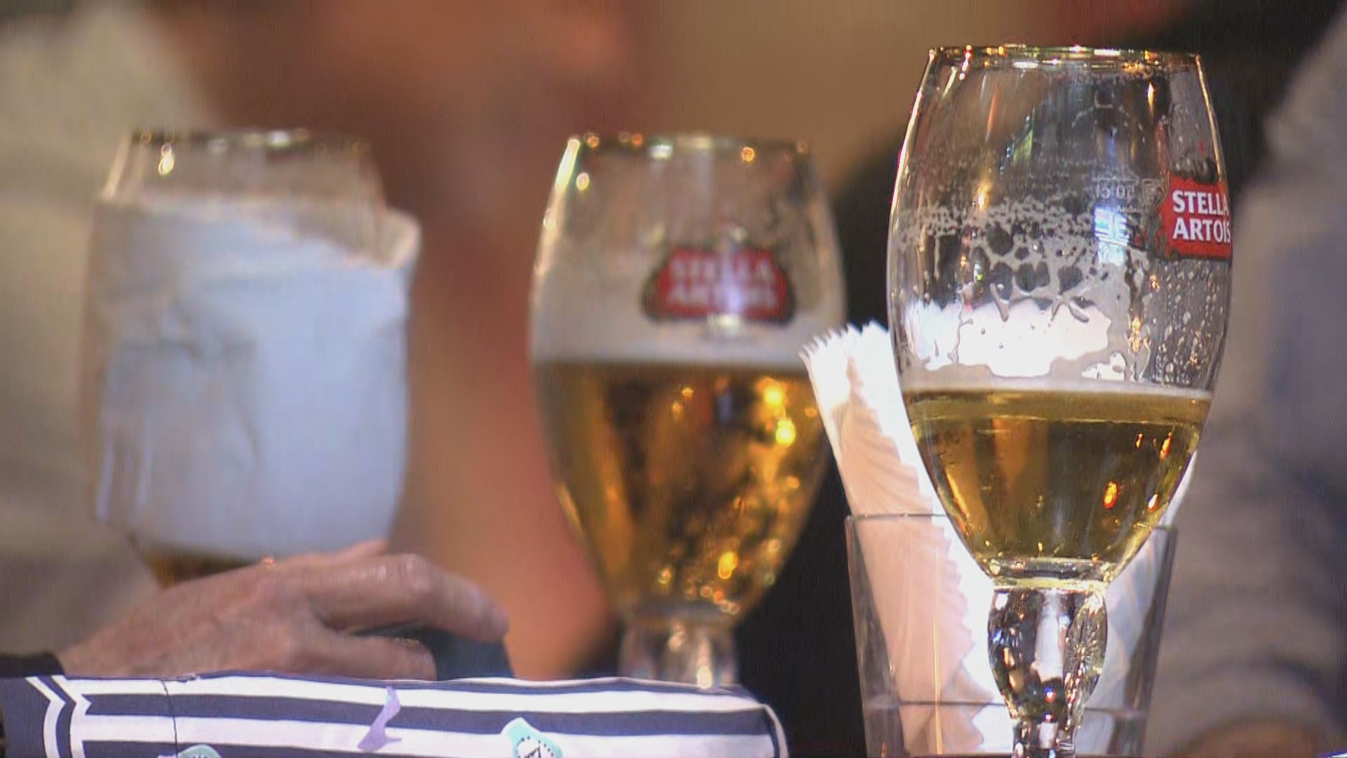 政府修例禁止所有食肆和酒吧賣酒　減少社區人群聚集