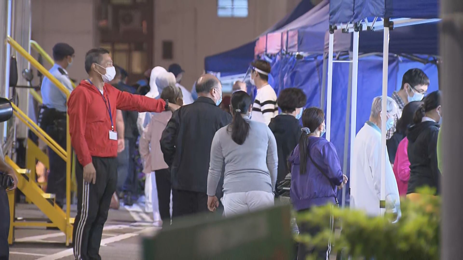 政府圍封中西區多幢大廈　目標周日早上九時完成行動